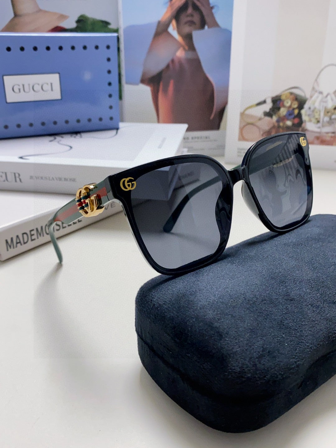 EMBOSSED LOGO BUTTERFLY FRAME SUNGLASSES 576876 IN ACETATE