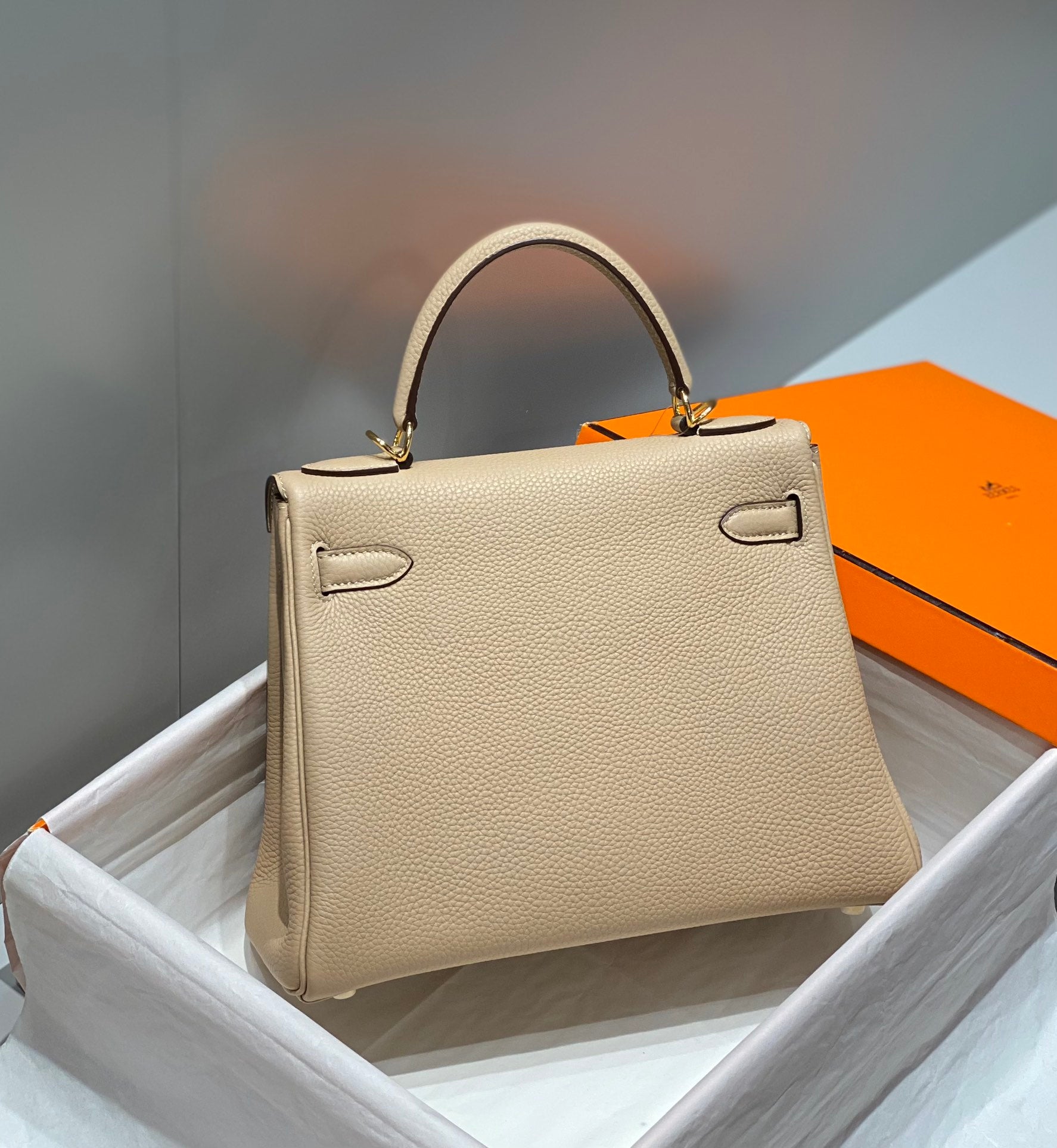 HM KELLY 28CM LIGHT BEIGE TOGO GOLD HARDWARE