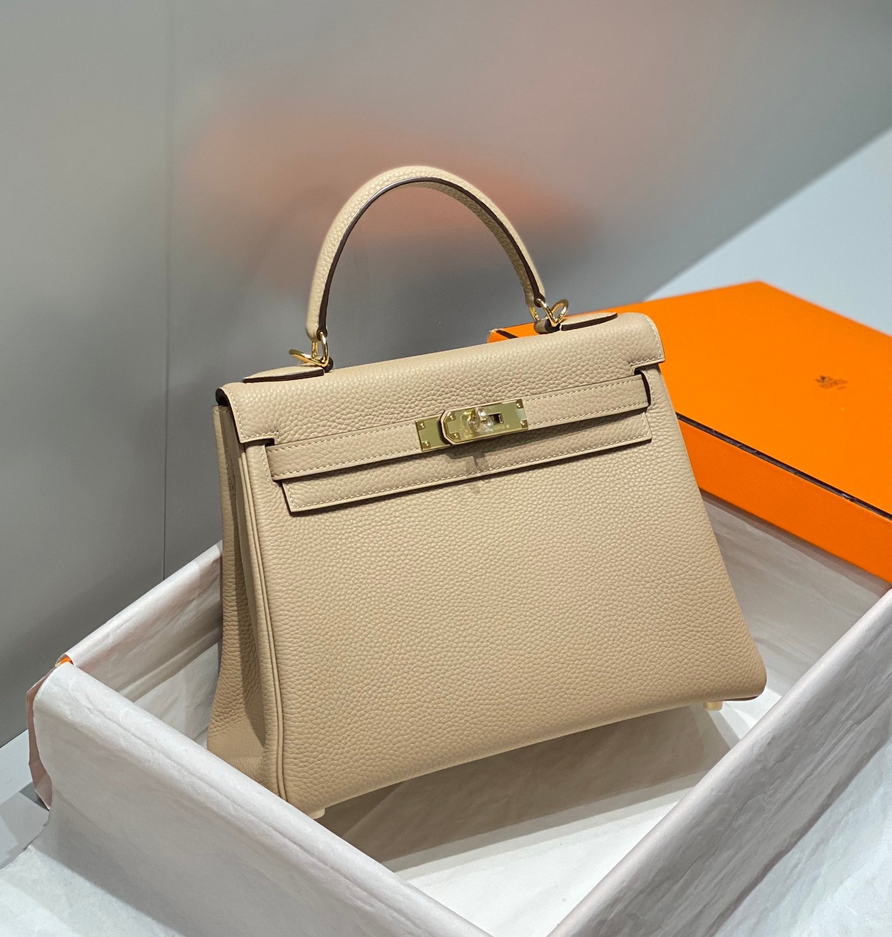 HM KELLY 28CM LIGHT BEIGE TOGO GOLD HARDWARE