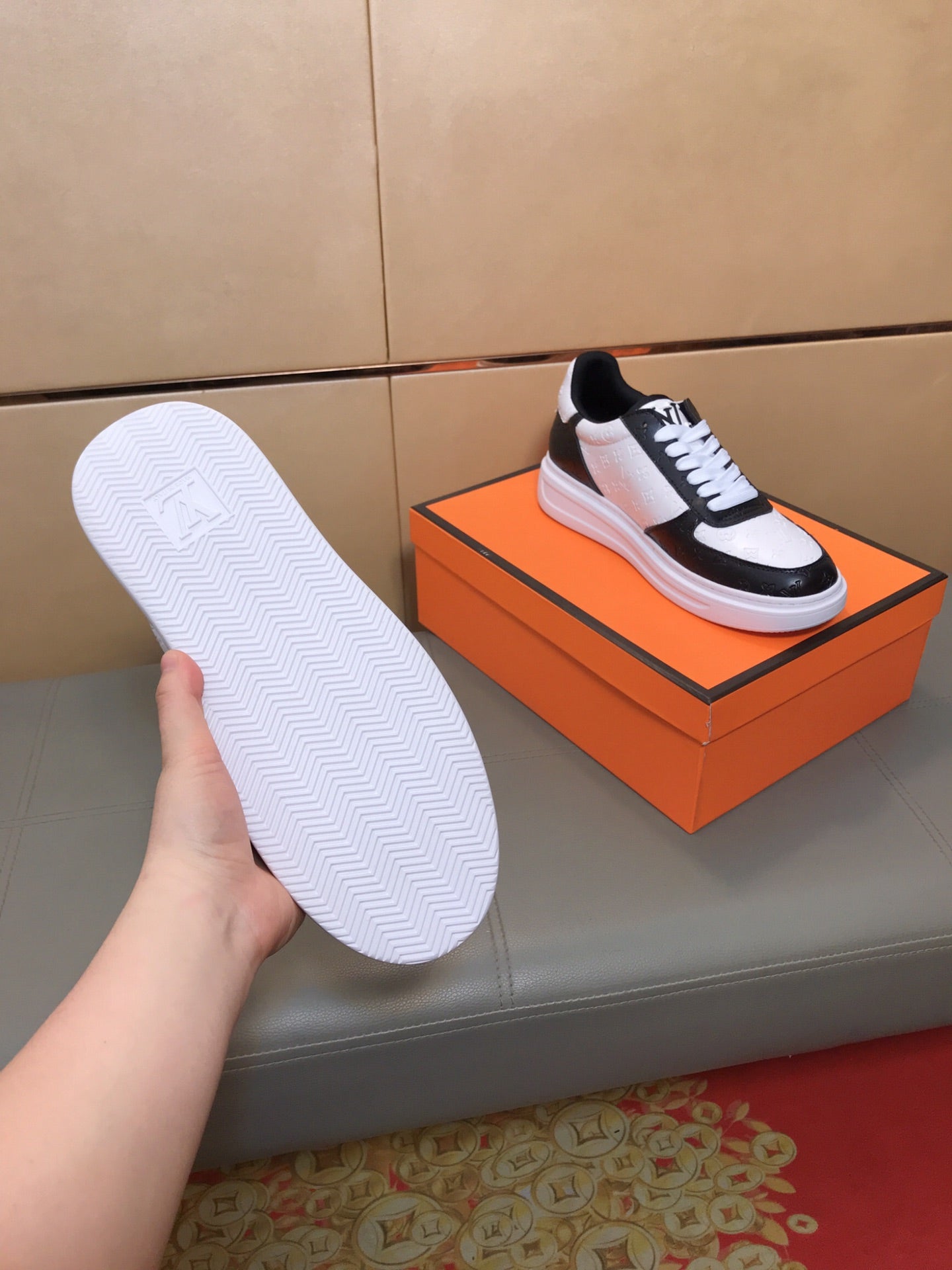 LV TRAINER SHOES IN BLACK MIX WHITE CALFSKIN