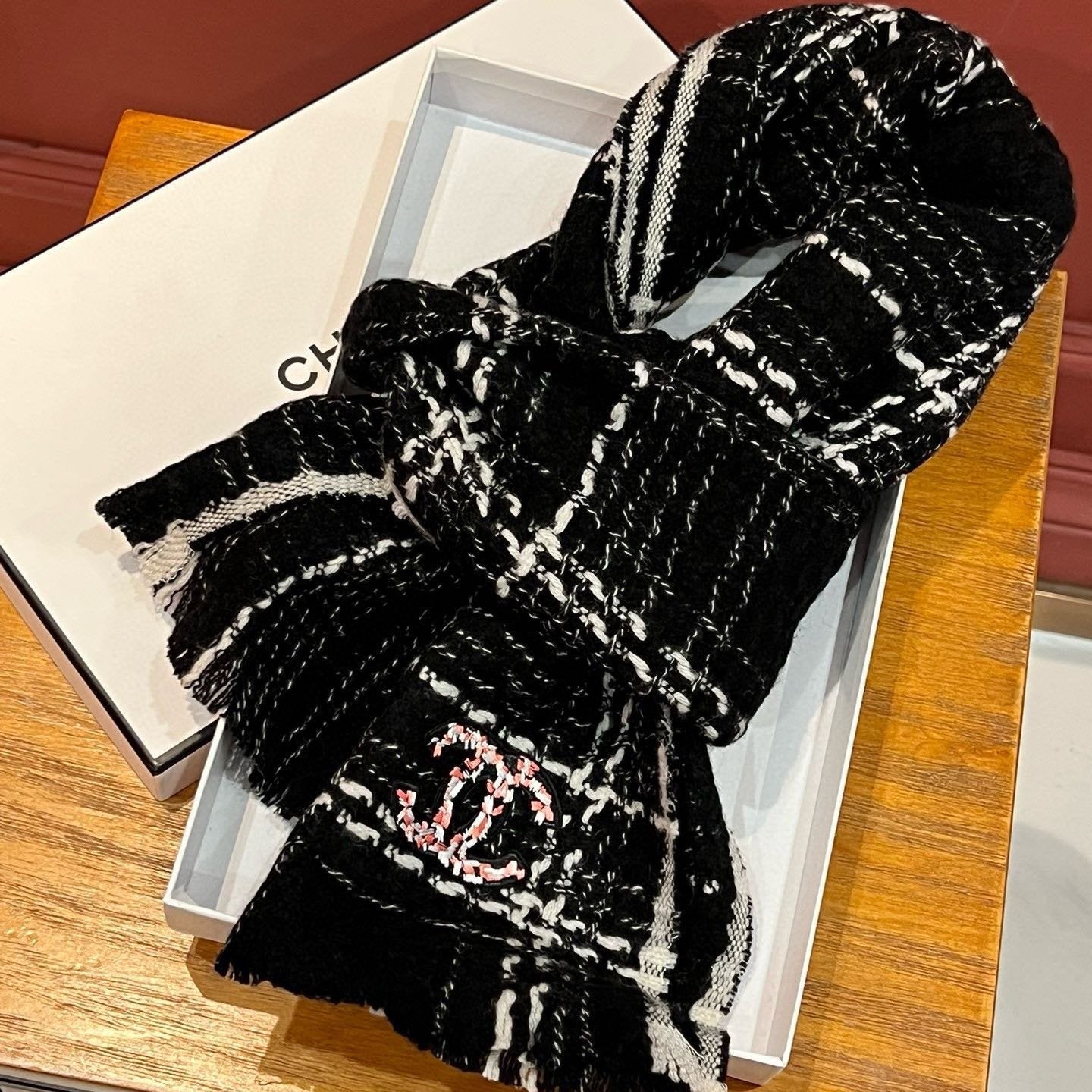 CC Scarf 185 CM Black With White Stripes Cashmere  422921
