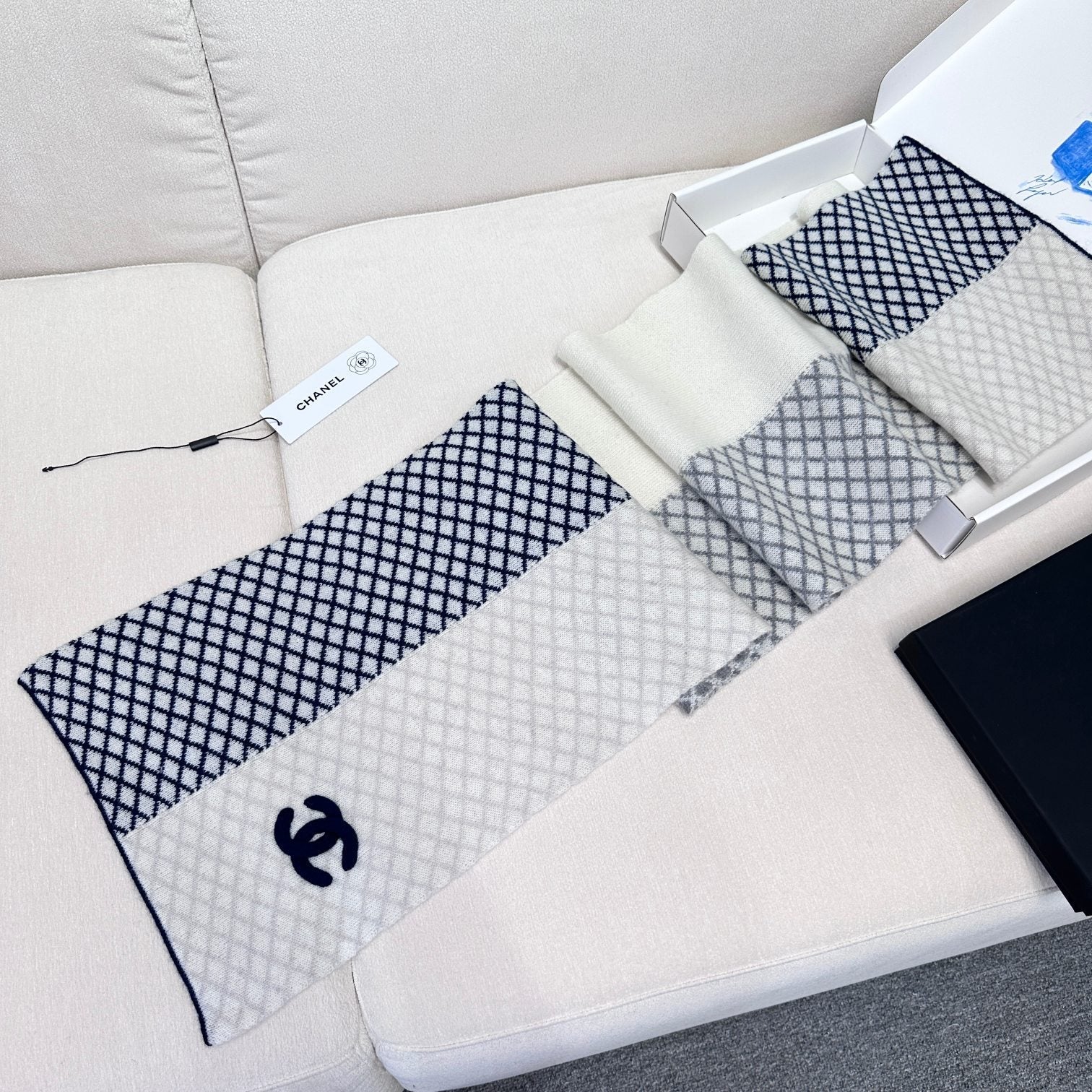 CC Scarf 190 CM In White Mix Black Cashmere  408543