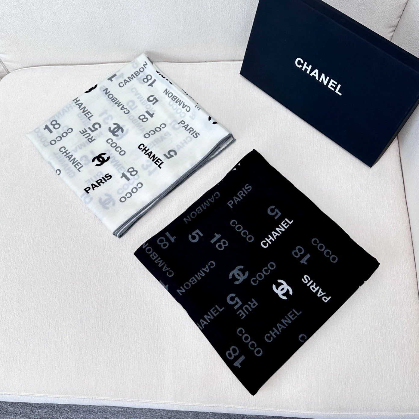 CC Square Scarf 140 CM In Black Cashmere Silk  422704