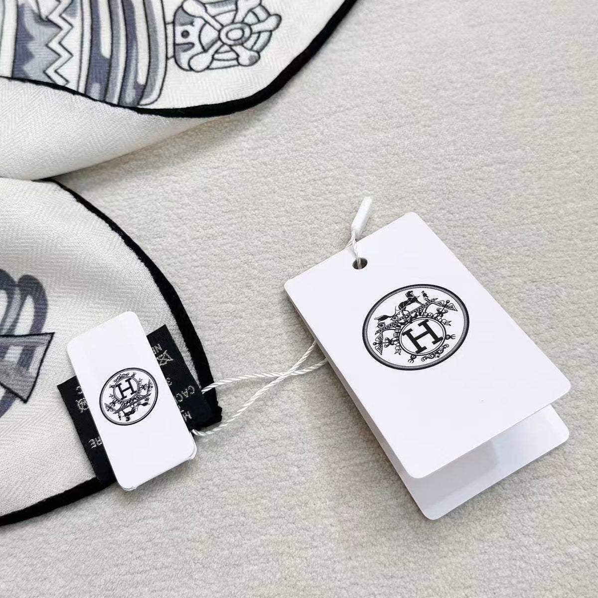 HM  Creative Origins Scarf 135CM White Cashmere Silk 969434
