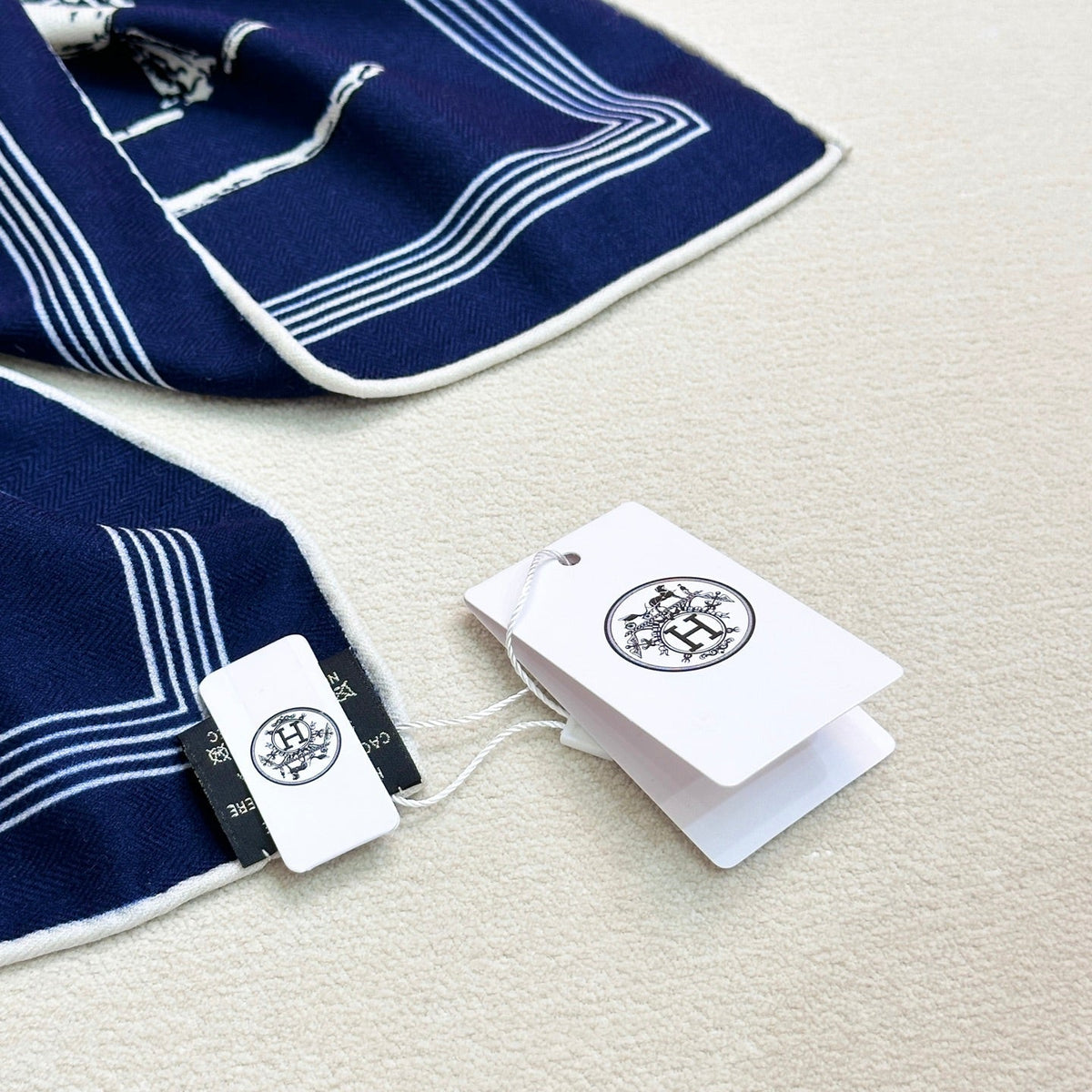 HM  Creative Origins Scarf 135CM Blue Cashmere Silk 969423
