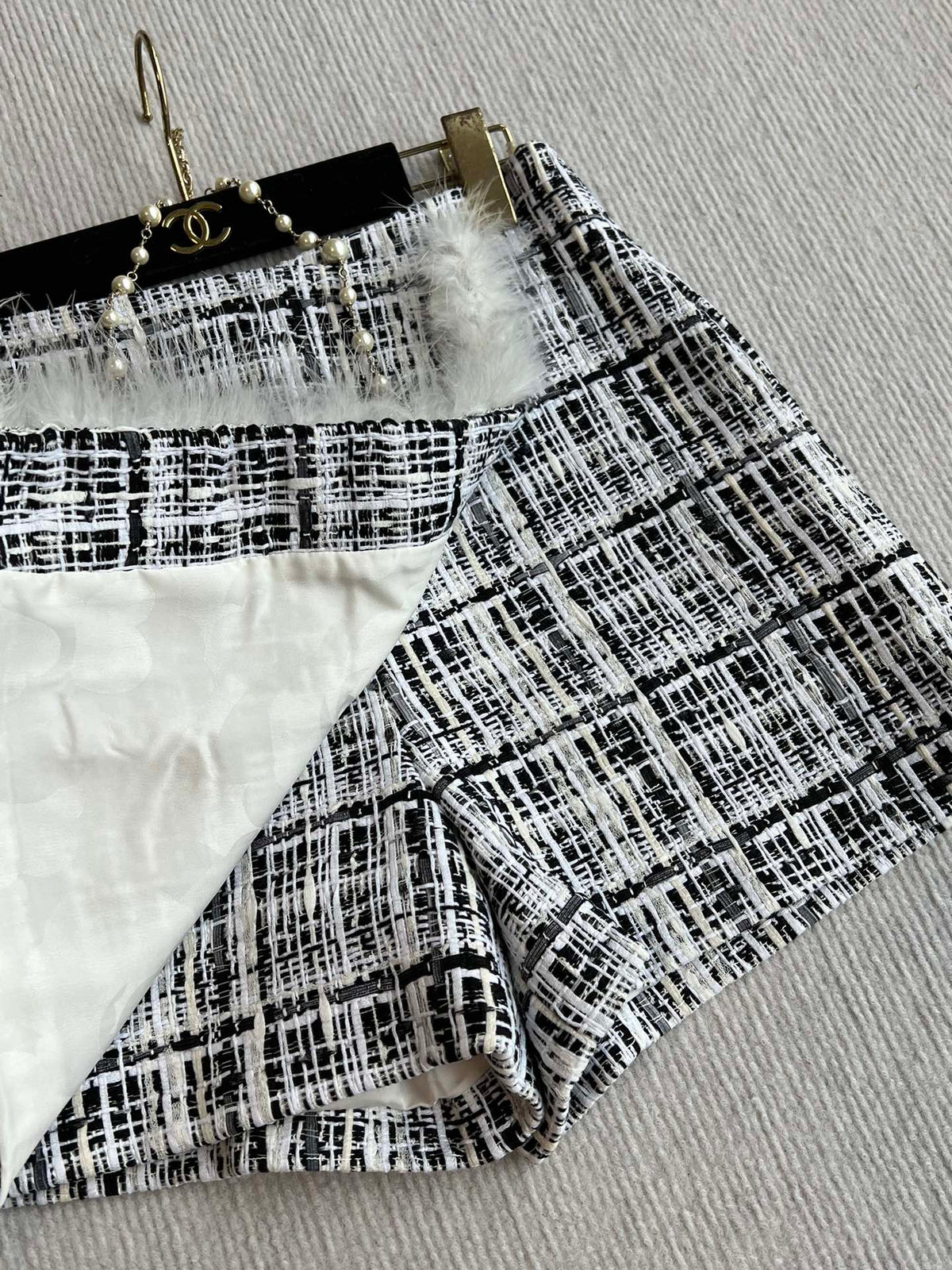 CC 25 Set Black And White Striped Synthetic Fabric  244330
