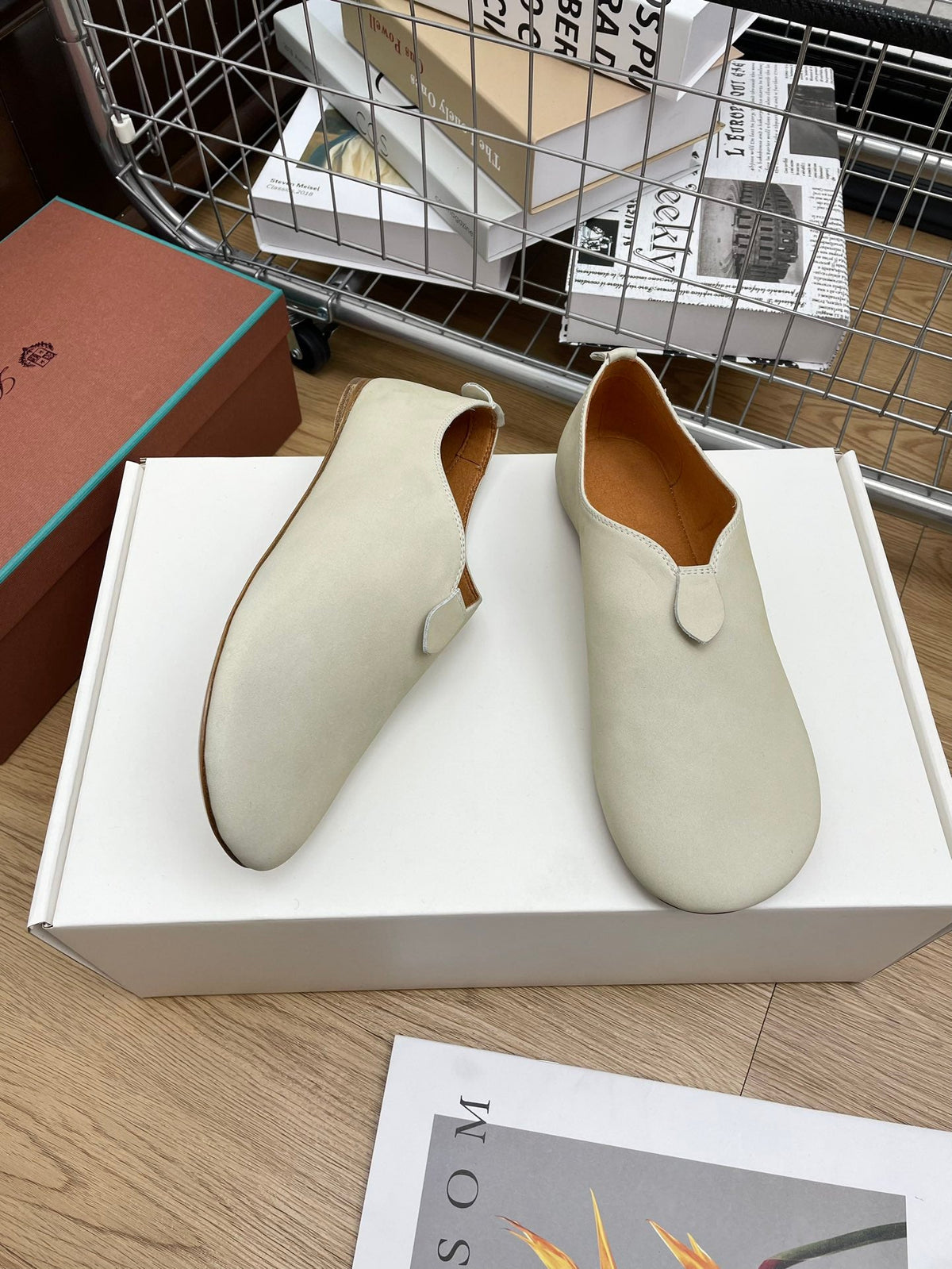 LP Floaty Flat Earth Ivory White Lambskin 989977