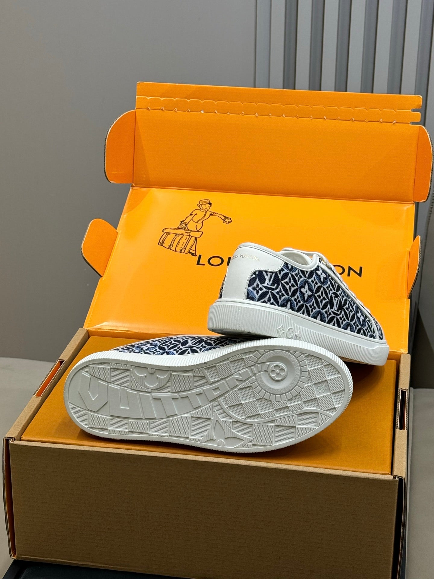 LV 26ss Sneaker Dark Blue Monogram Canvas Leather 621649