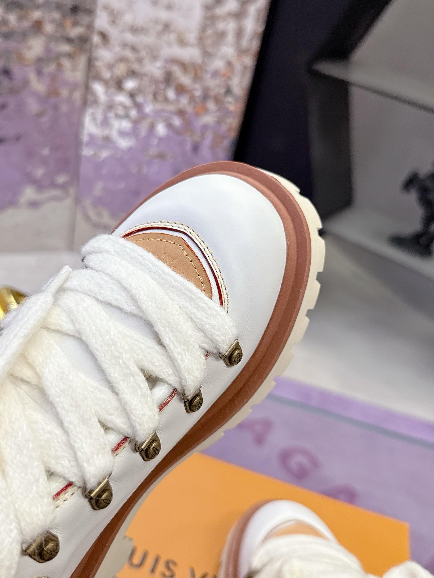 LV 26ss Sneaker White Brown Sheepskin 672128