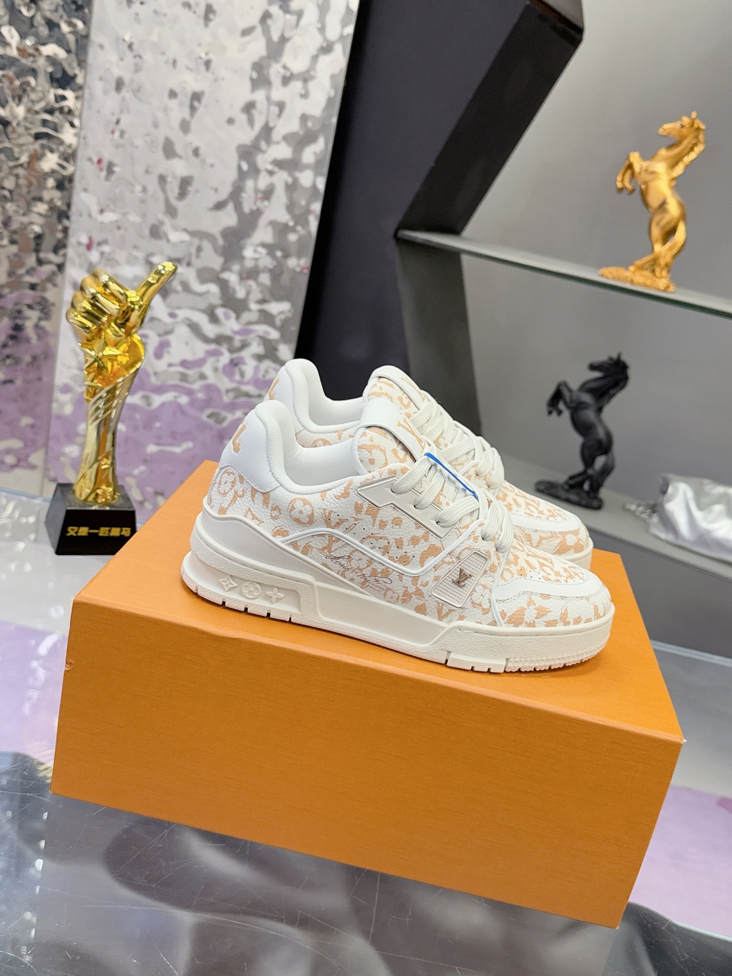 LV x Tyler 26ss Sneaker White Beige Cowhide  672142