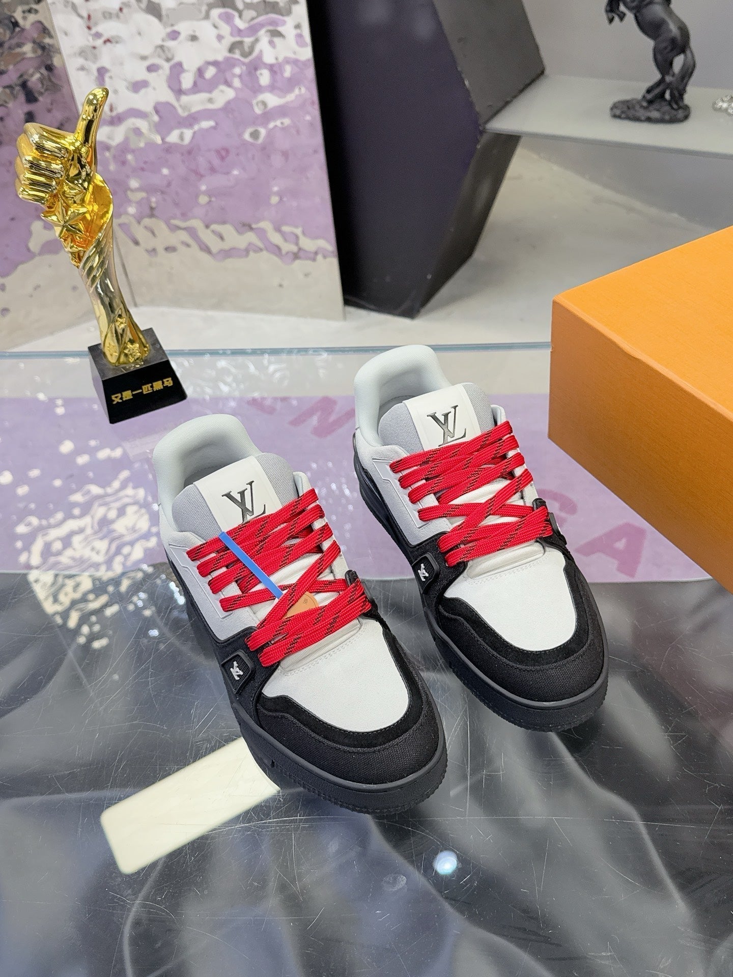 LV x Tyler 26ss Sneaker White Black Red Suede 672139