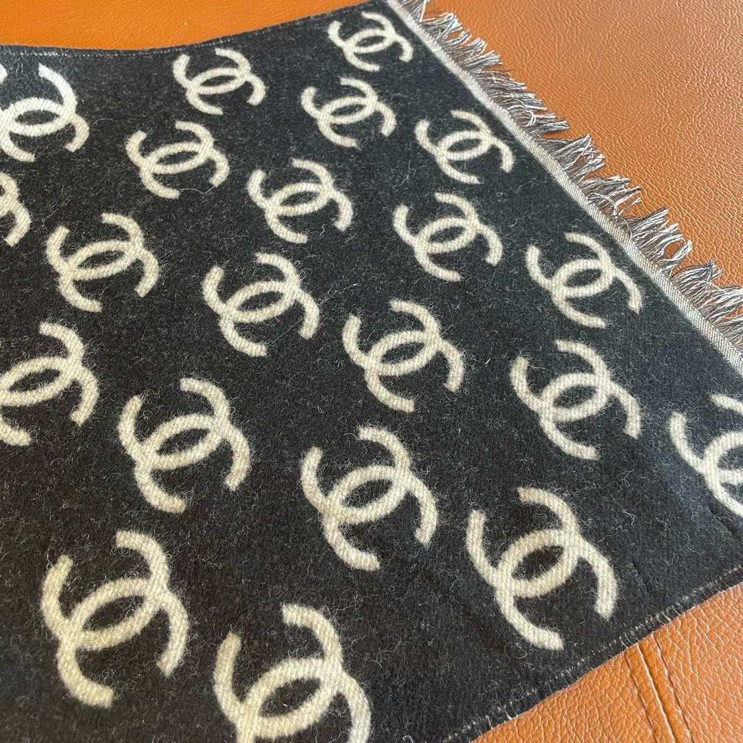 CC Scarf 180 CM In Black Mix White Print Logo Cashmere And Wool 413631
