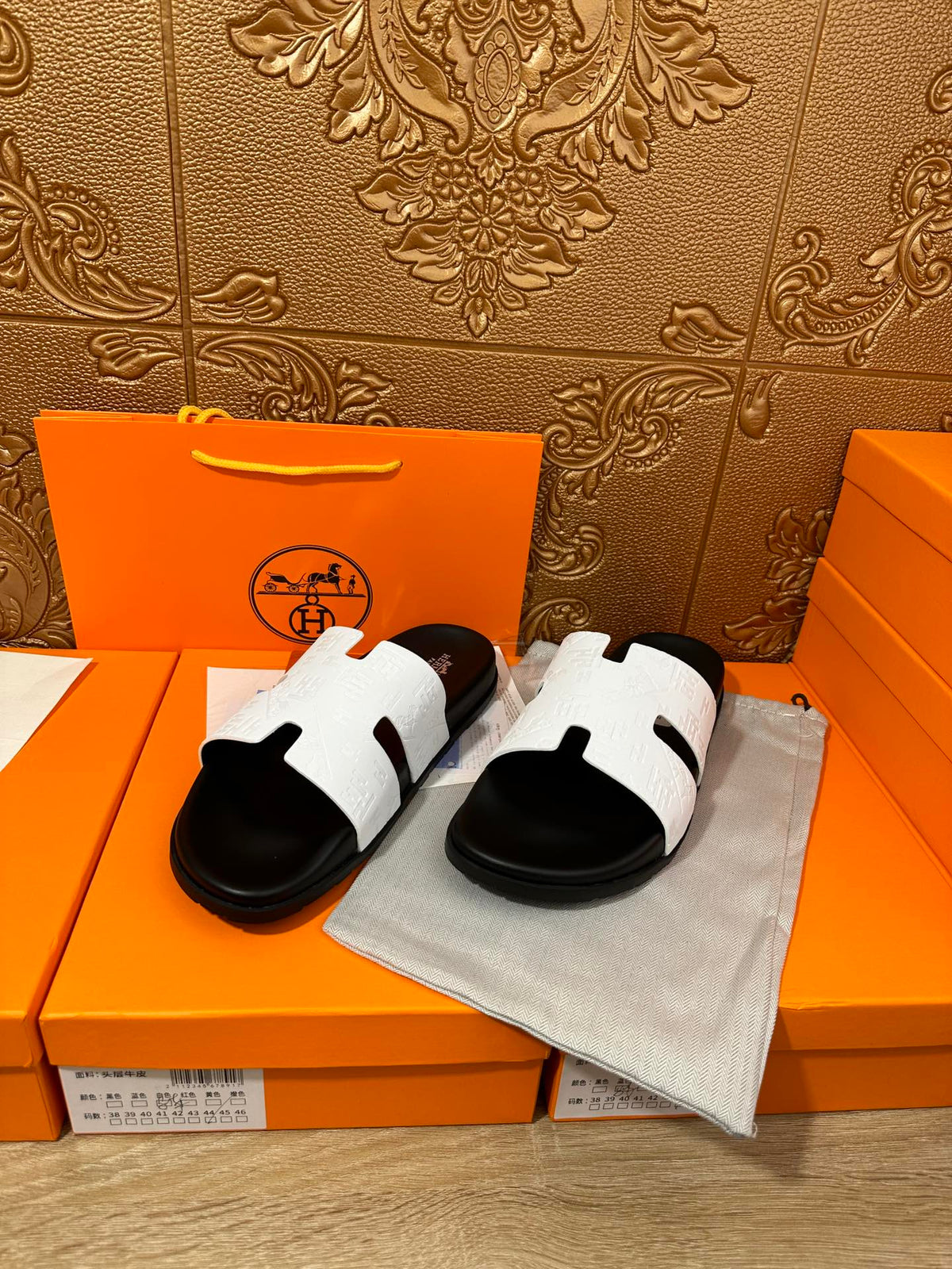 HM IZMIR SLIPPER BLACK AND WHITE CALFSKIN