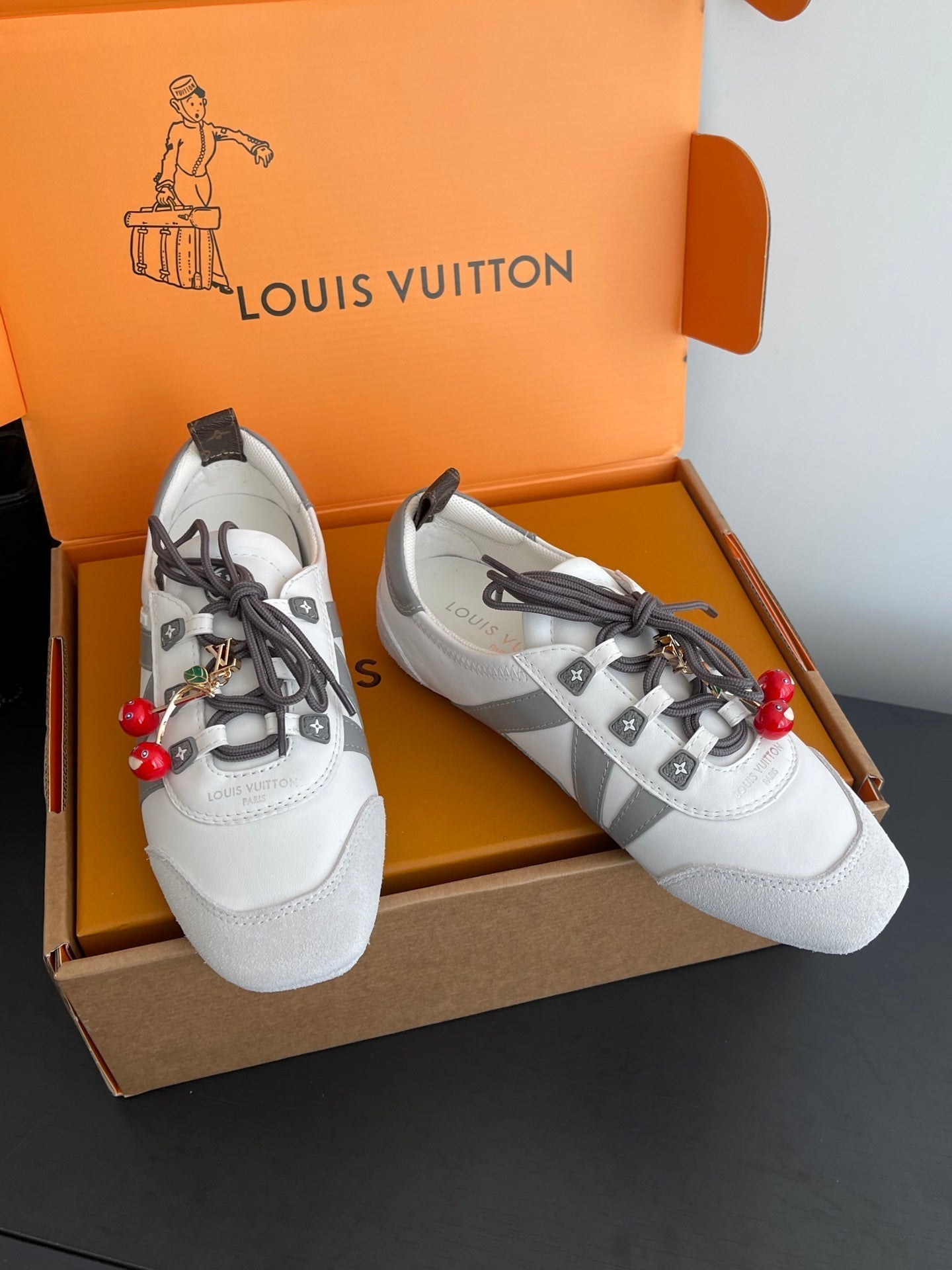LV 26ss Ballet Sneakers White Gray Cowhide Suede 631495