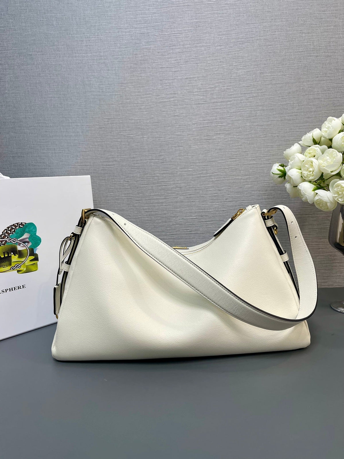 LARGE HOBO BAG 39 IN WHITE SOFT LAMBSKIN