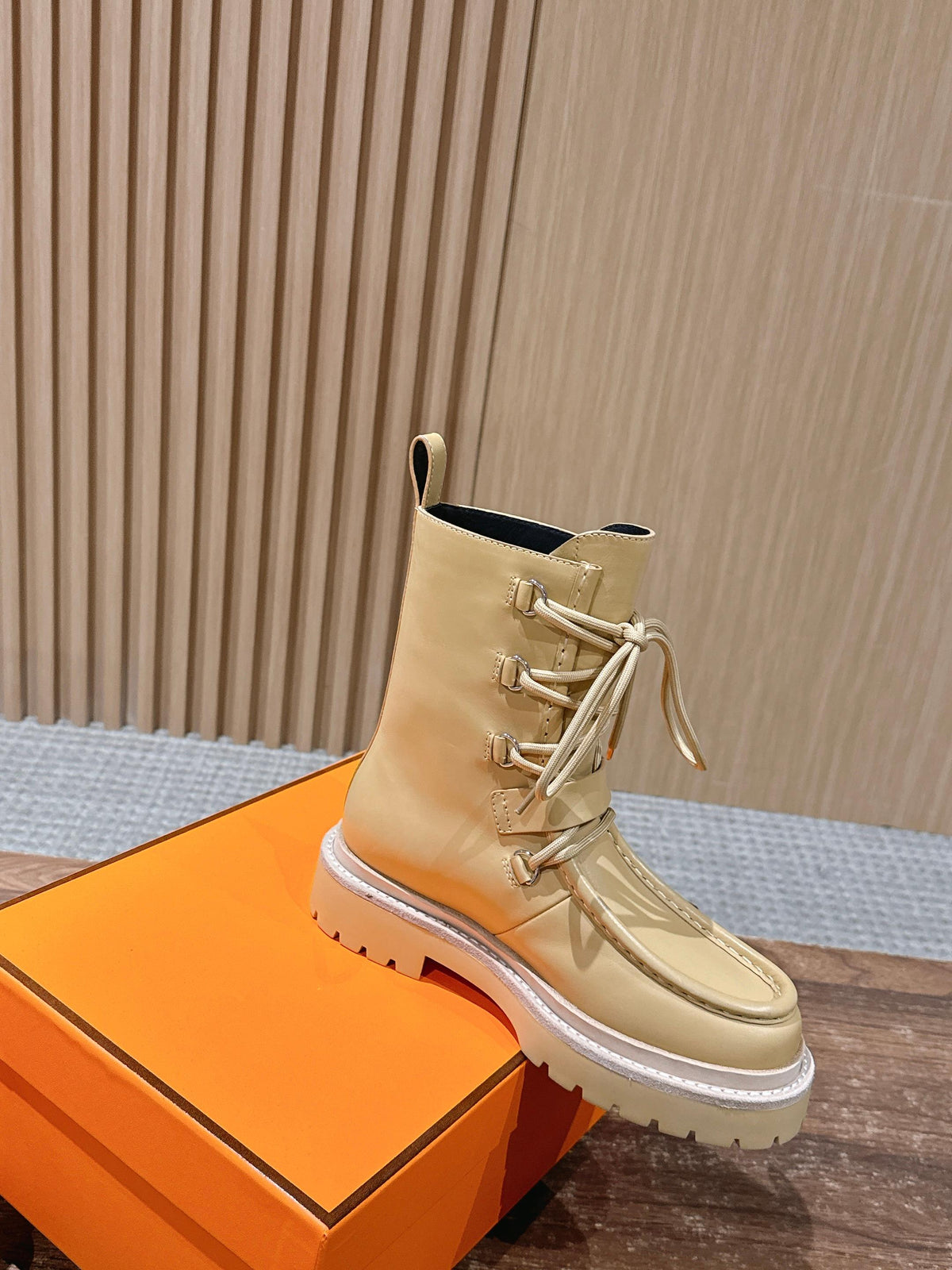 HM 25 Boots Beige Calfskin 512540