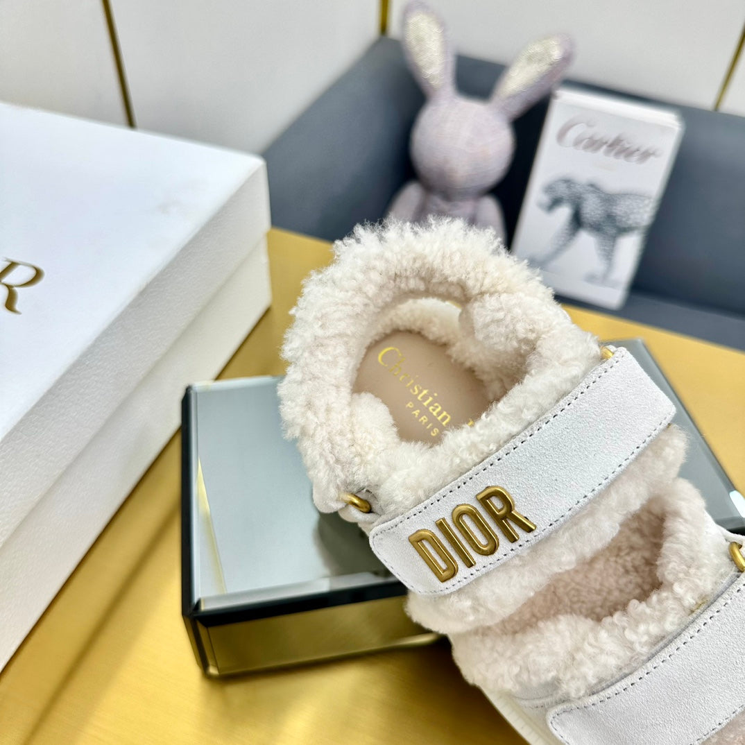 Dioract Sandal In White Suede And Wool Fleece Lining 111050