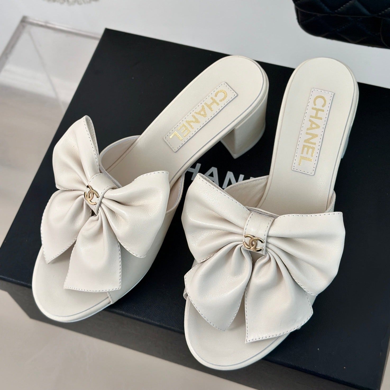 cc big bow sandal 60 white lambskin
