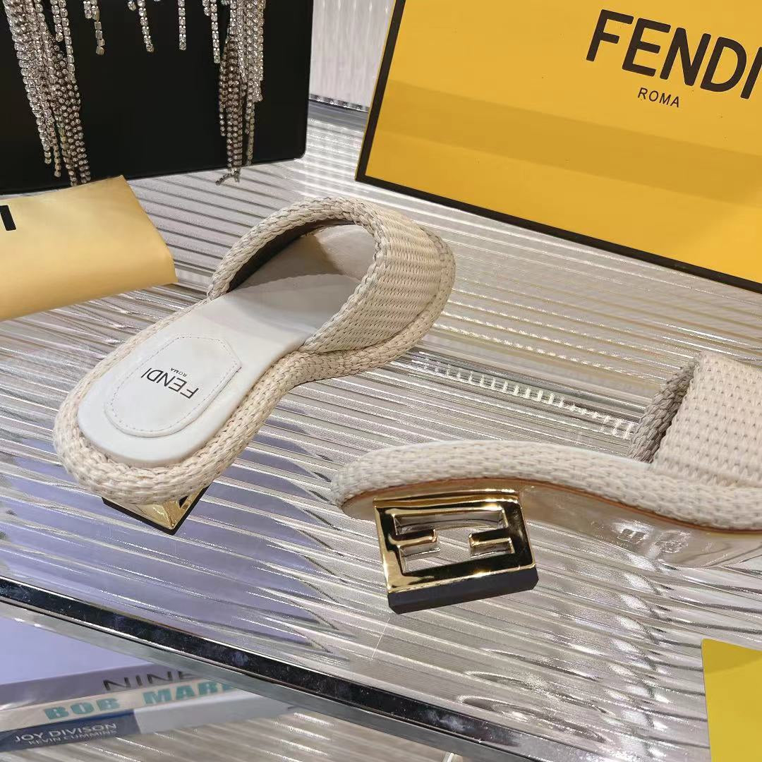 FENDI BAGUETTE SLIDES WOMEN IN BEIGE RAFFIA