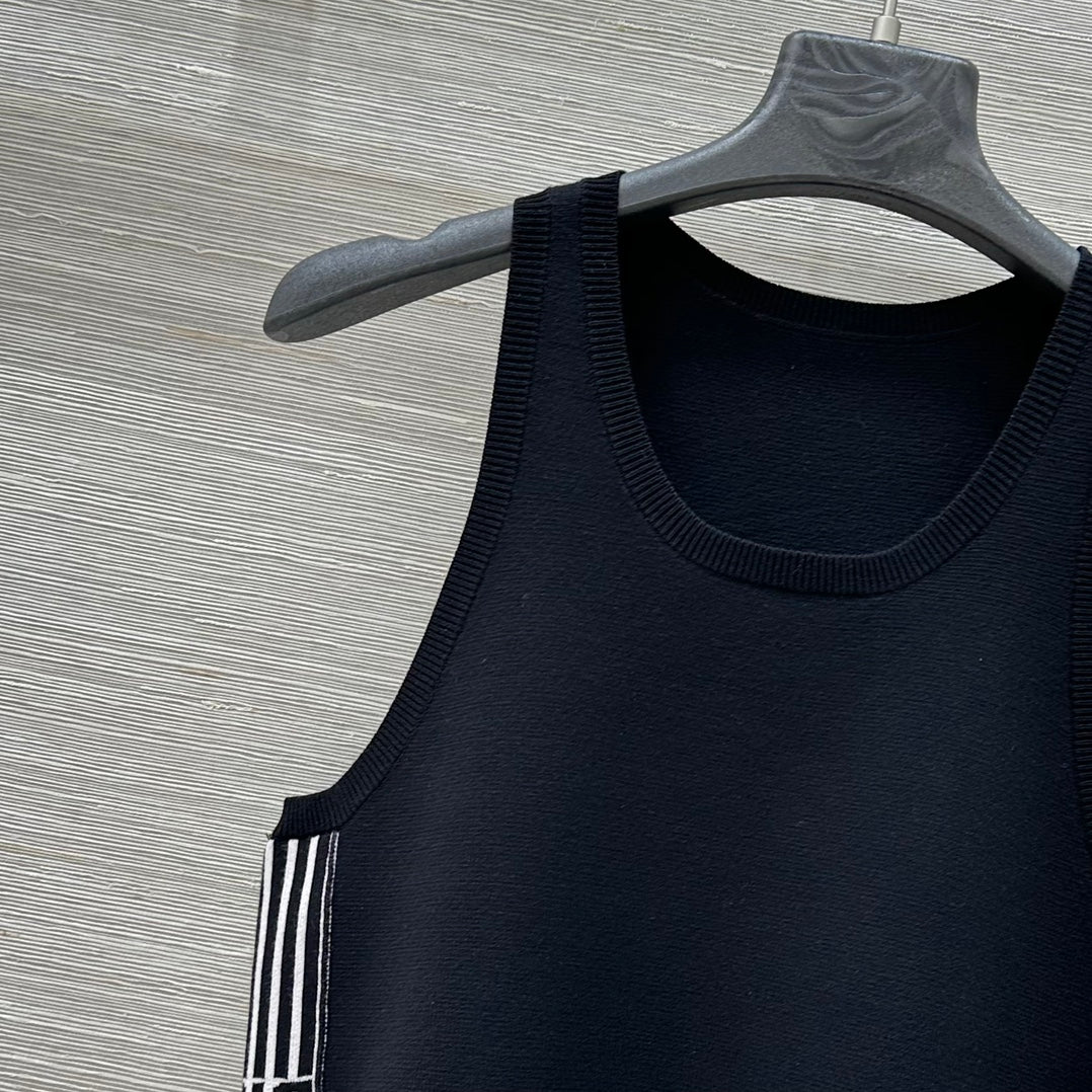 CD 25 Embroidery Knitted Vest Top Black Polyester Cotton