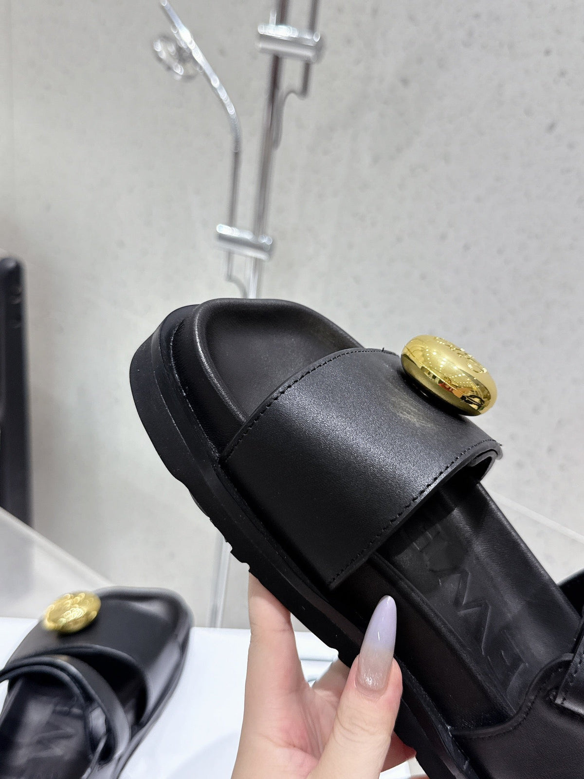 LOEWE 25ss sandals black gold sheepskin