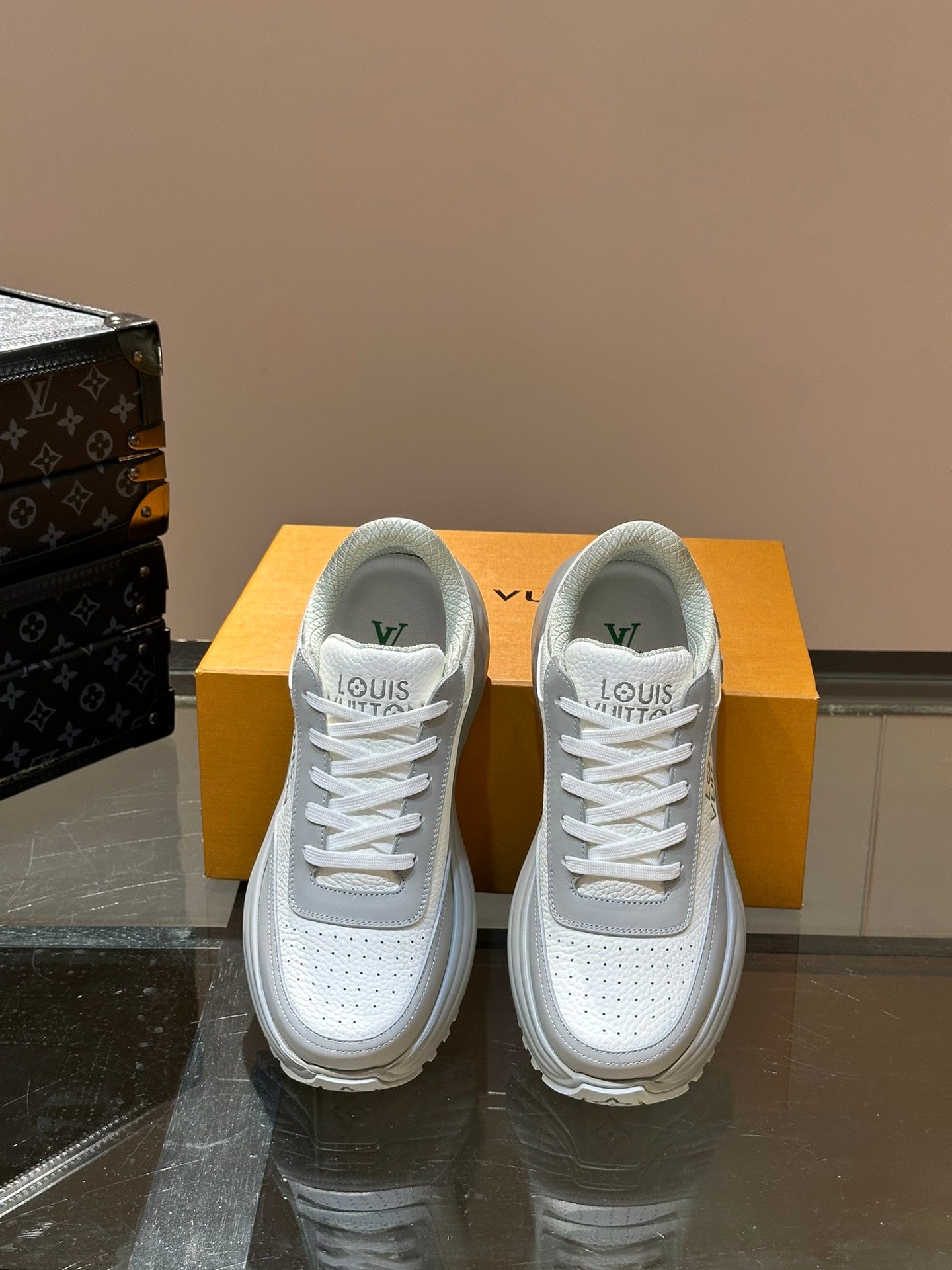 THICK-SOLED SNEAKER GREY AND WHITE CALFSKIN