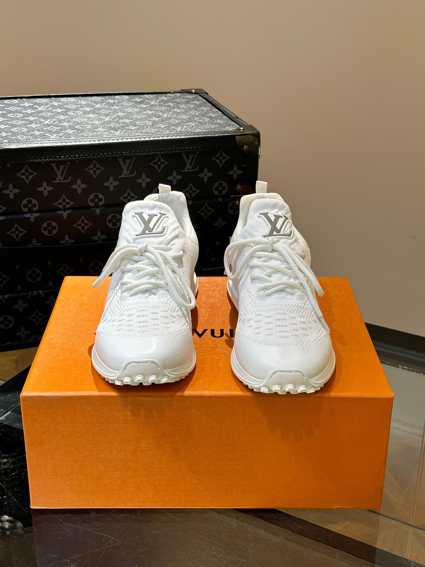 LV SNEAKERS IN WHITE CALFSKIN AND FABRIC BREATHABLE