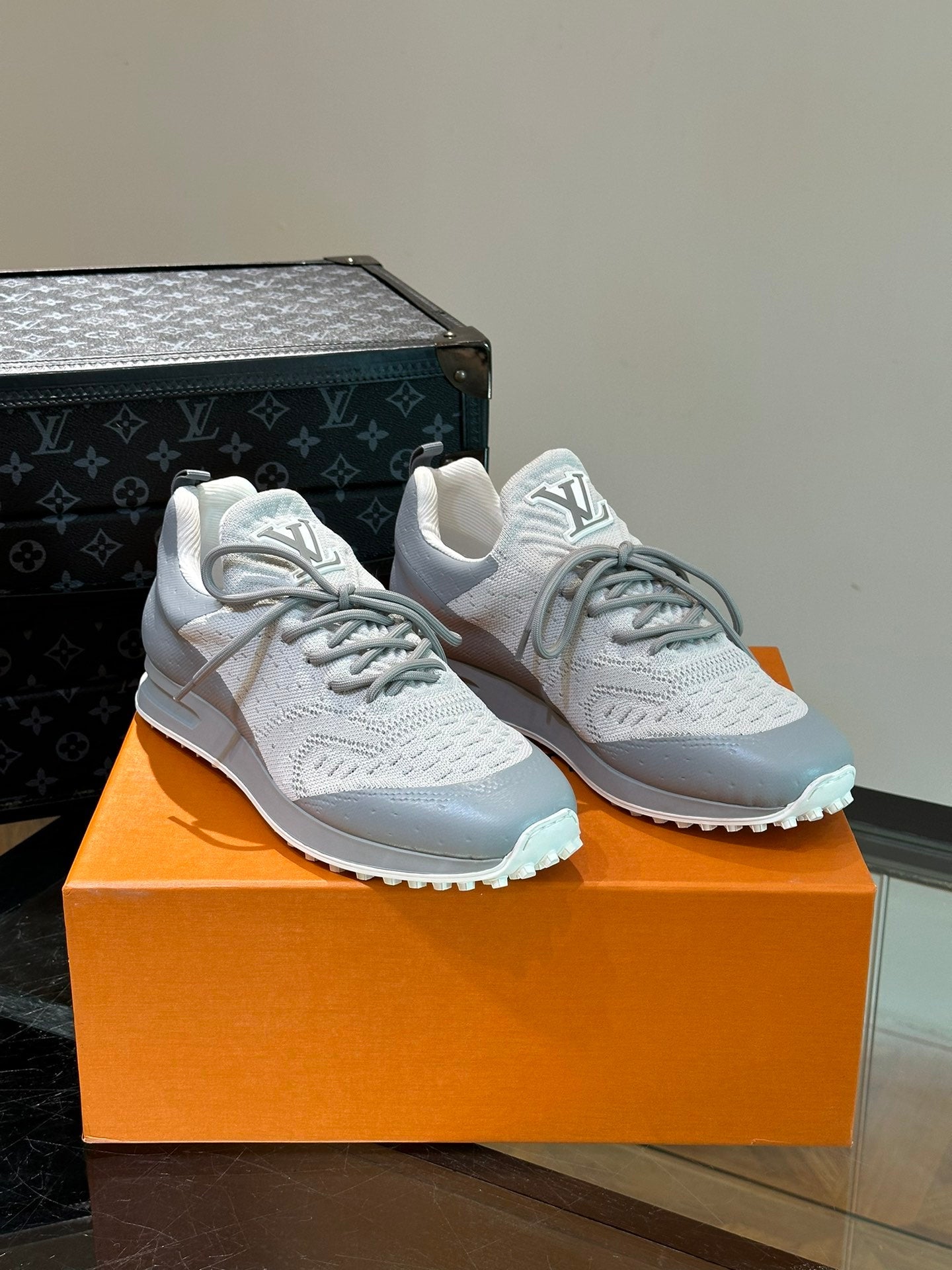 LV SNEAKERS IN GREY MIX WHITE CALFSKIN AND FABRIC BREATHABLE