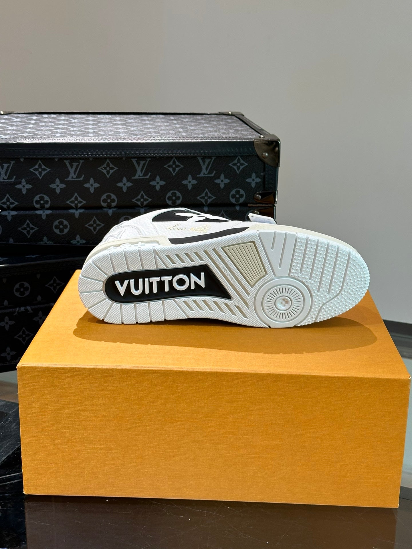 LV TRAINER SNEAKERS IN WHITE CALFSKIN AND BLACK SUEDE