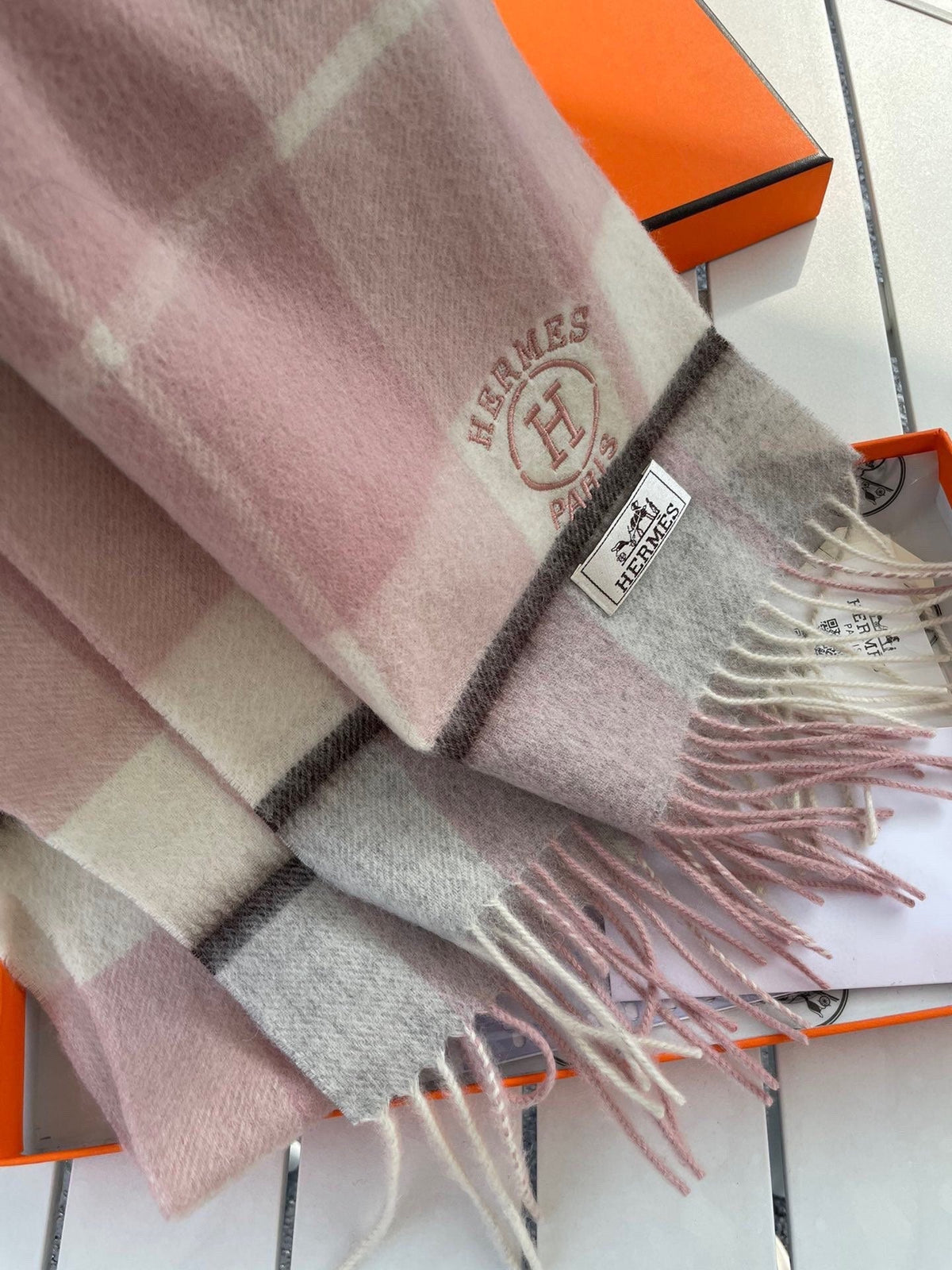 Scarf 180 CM In Light Grey White Mix Pink Caro Cashmere