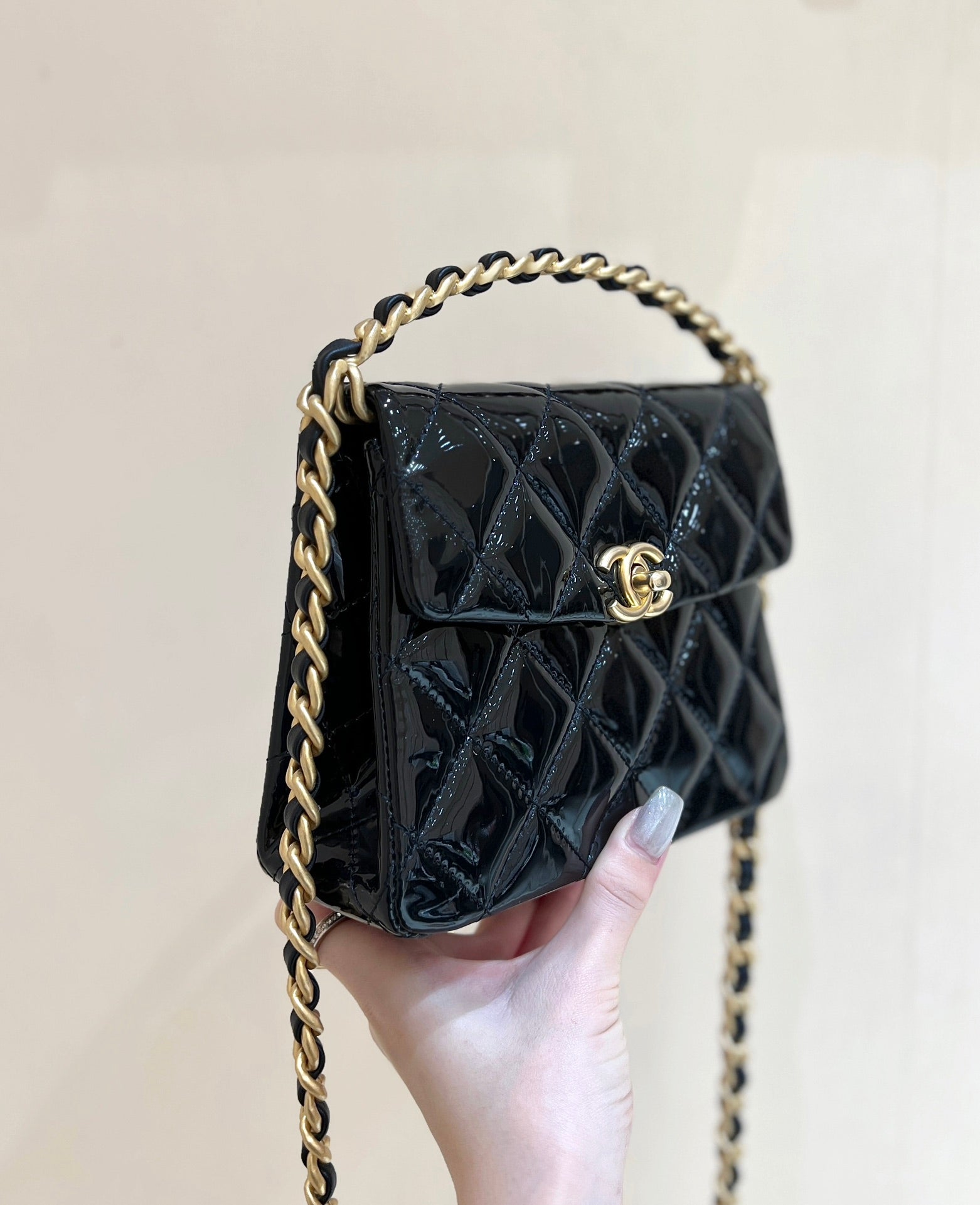24s 31 ruecambon 15cm black patent calfskin