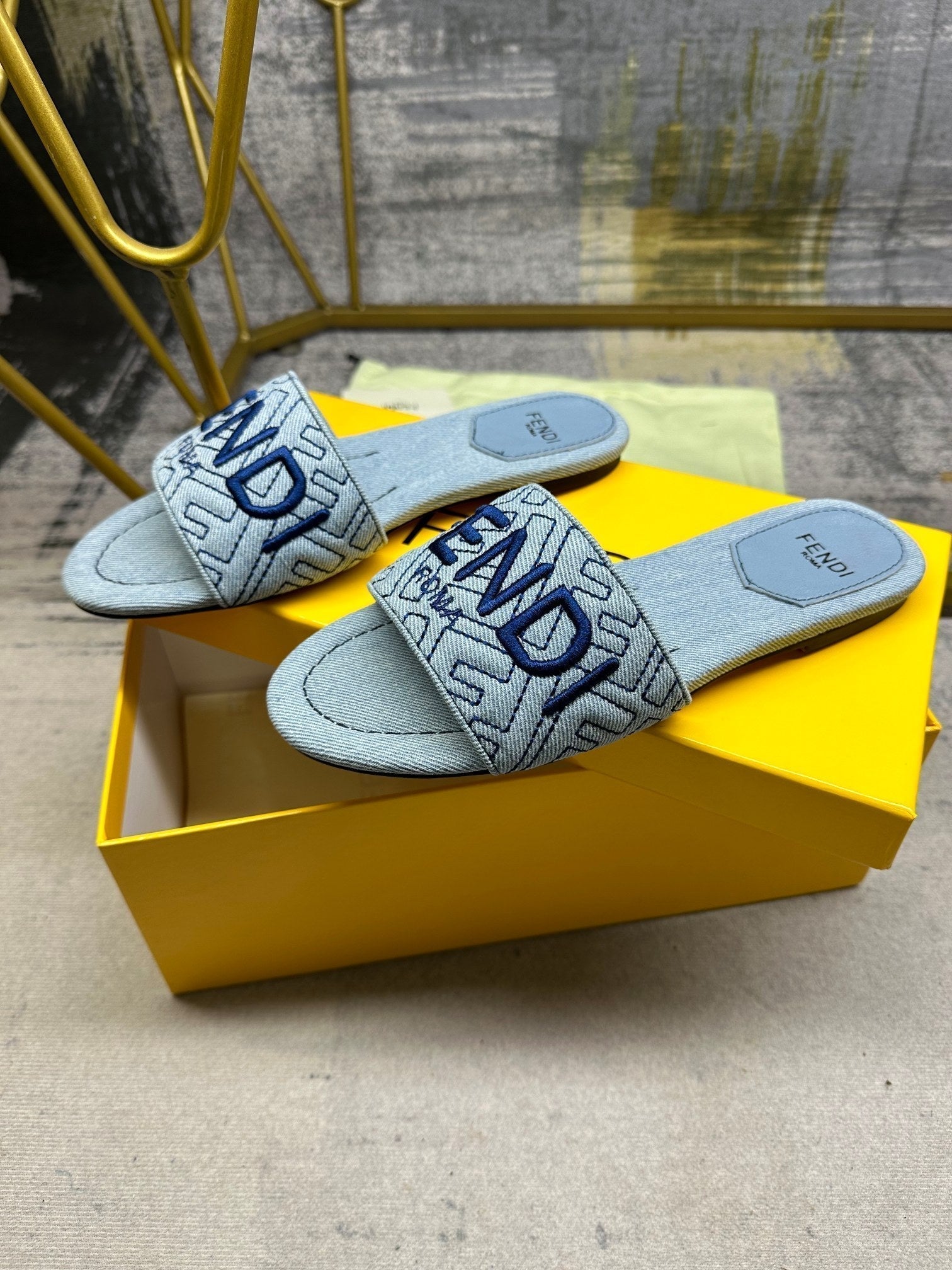 FF 5 Light Blue Canvas Slide