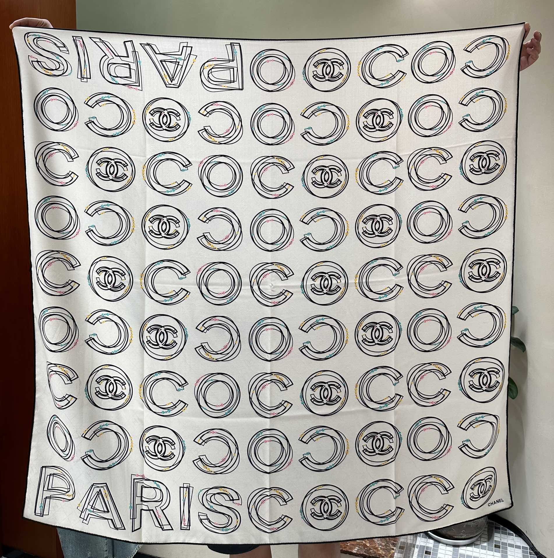 CC Square Scarf 140 CM In White Silk Cashmere 420130