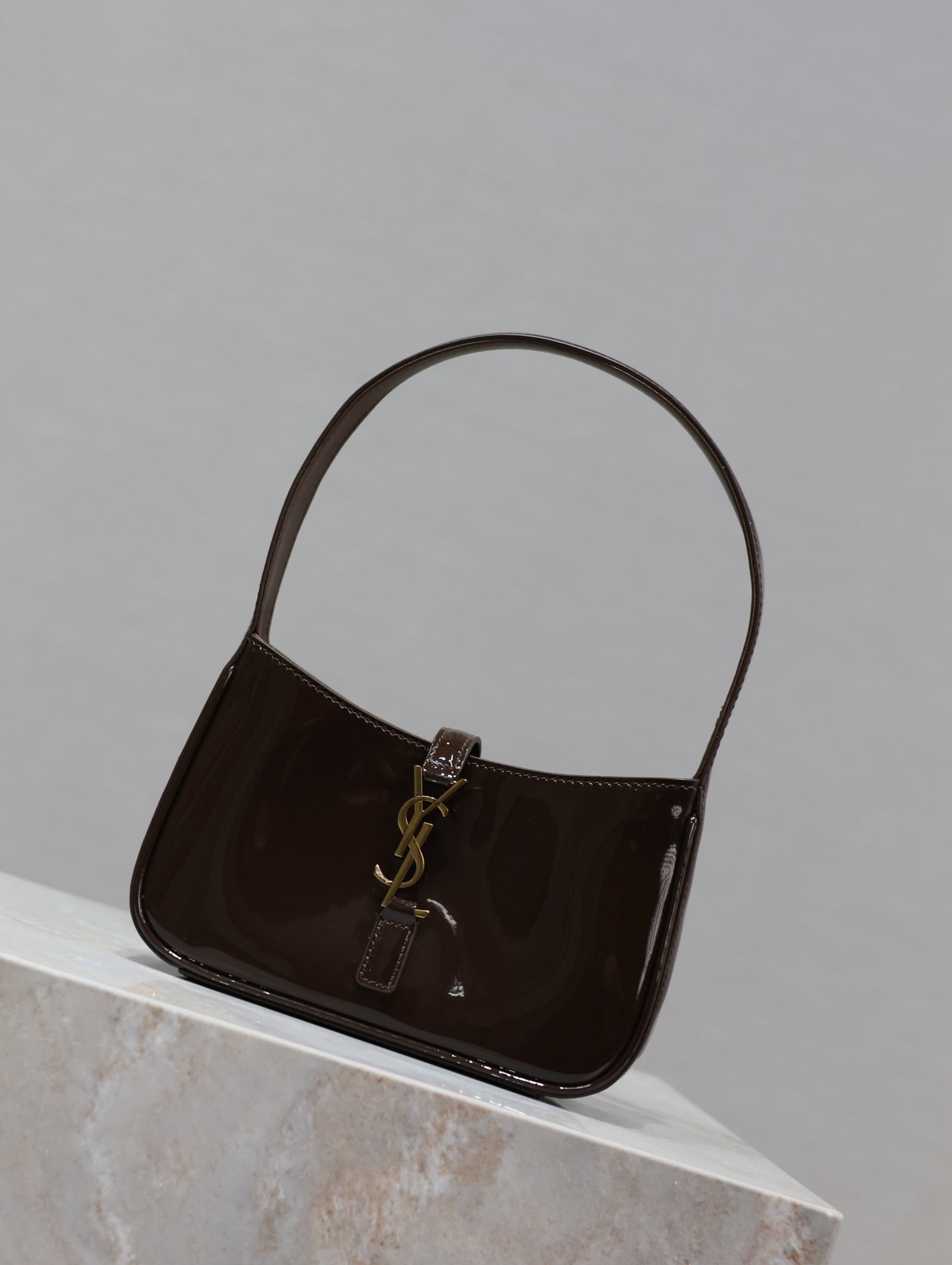 Le 5 a 7 19cm dark brown patent calfskin