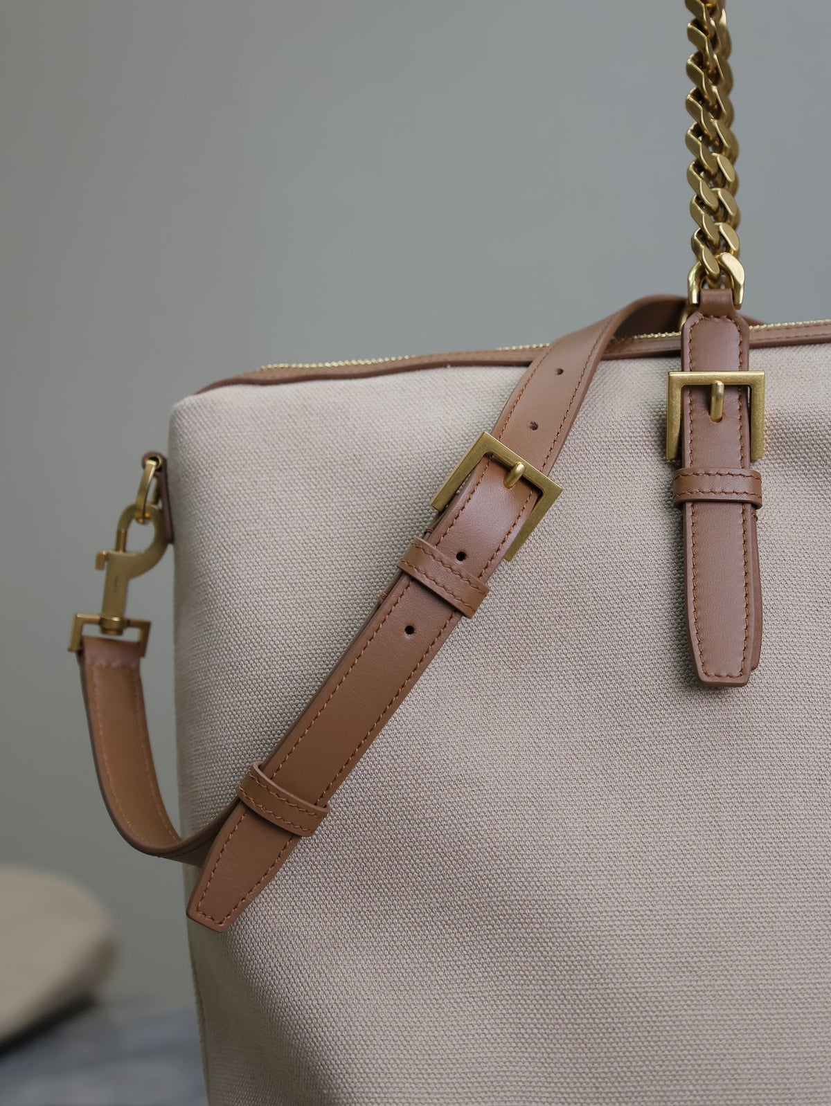 TRAVEL BAG 48 IN WHITE CANVAS AND BROWN LEATHER TRIM GOLD HARDWARE