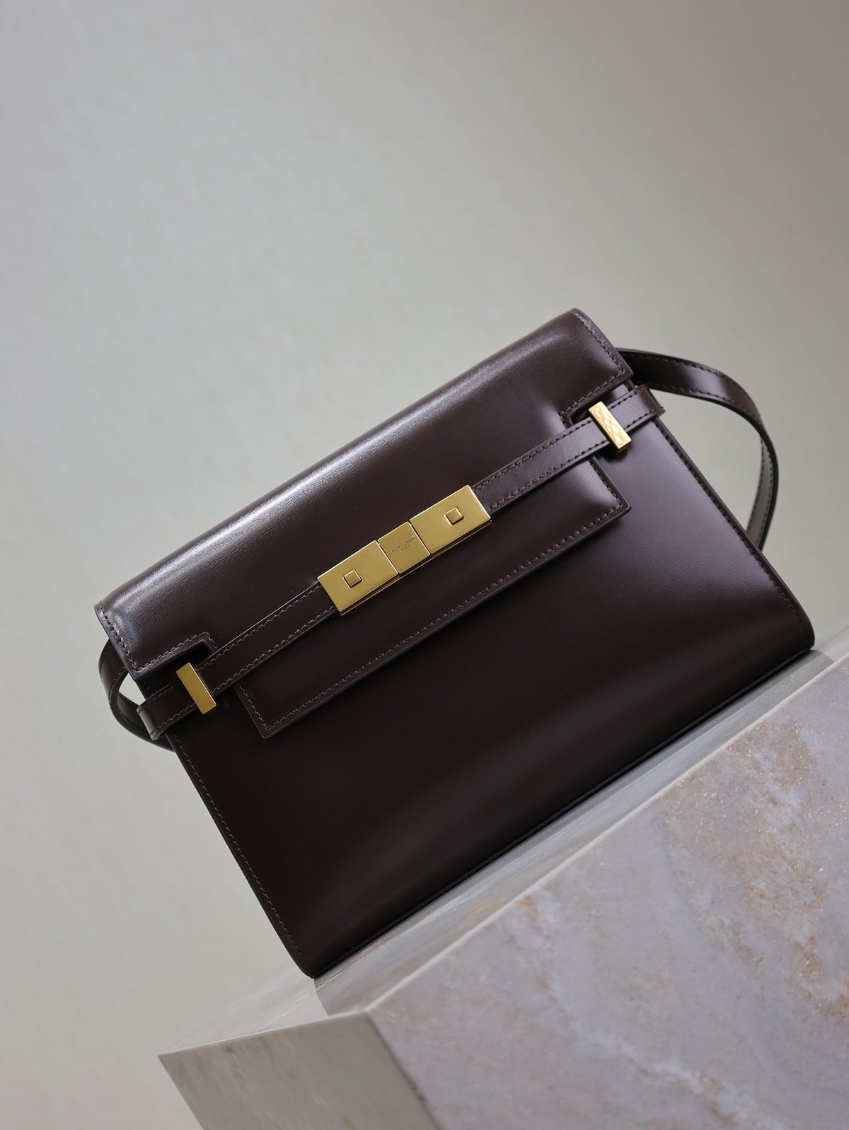MANHATTAN IN BOX SMALL 24 IN DARK BURGUNDY CALFSKIN GOLD HARDWARE