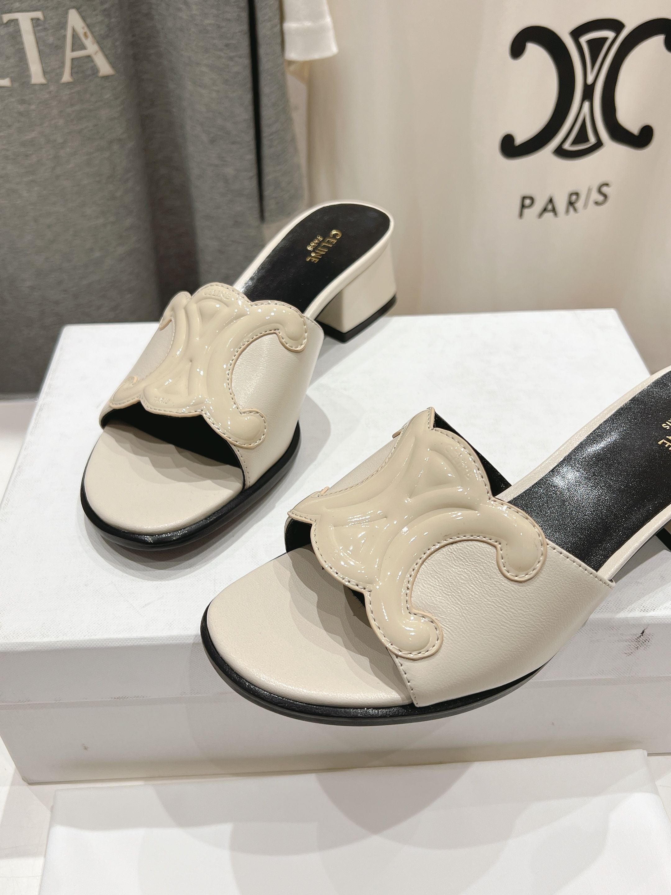 CELINE 25C CLEMENCE MULE WHITE SHEEPSKIN 236749