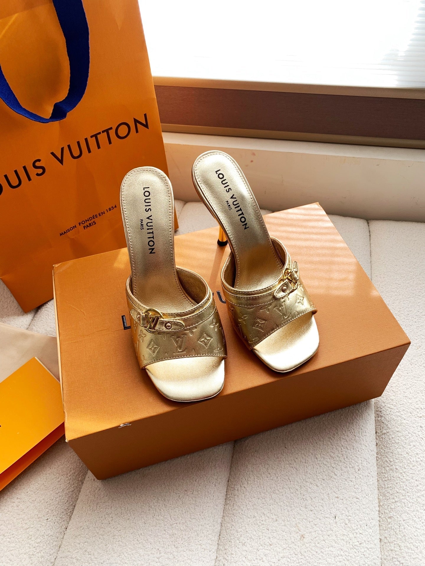 LV 26s High Heels 95 Slippers Gold Metallic Sheepskin 614989