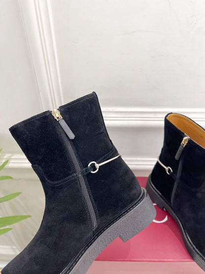 Gucci 25𝐬𝐬 horsebit ankle boots black suede 435374