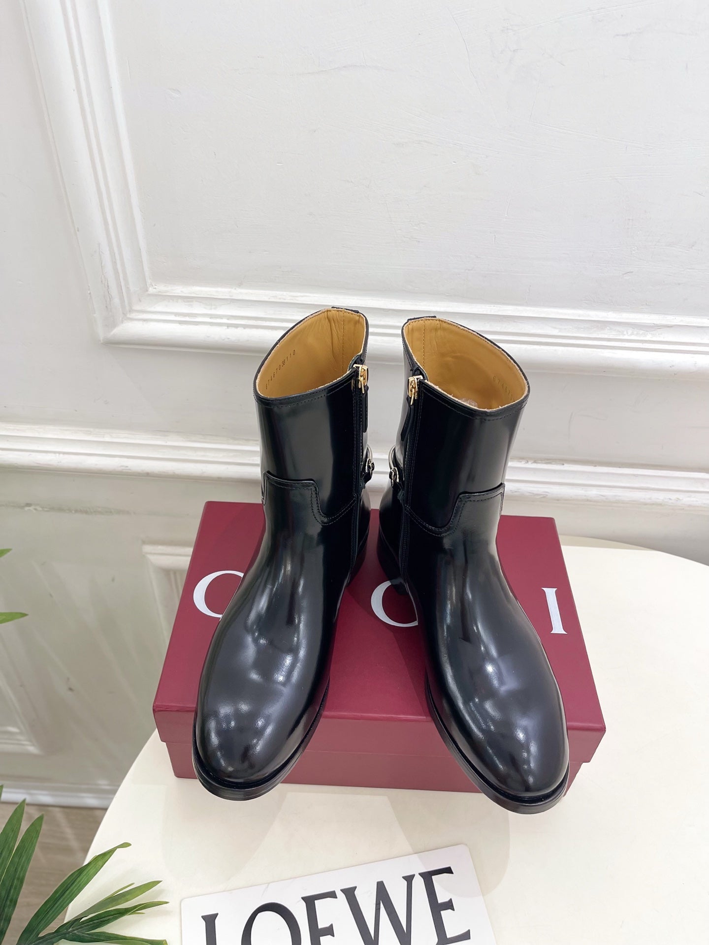 Gucci 25𝐬𝐬 horsebit  ankle boots black patent calfskin 435384