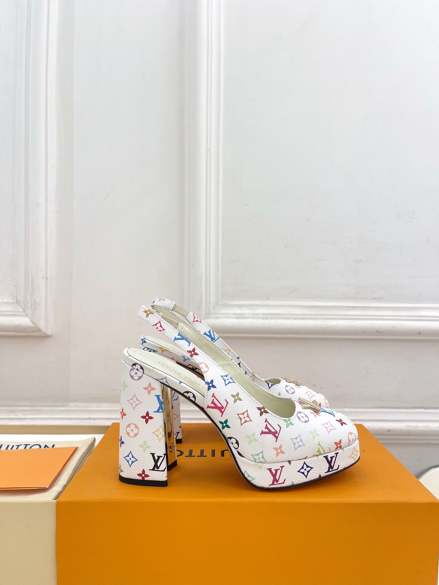LV 26ss Platform Sandals 110 White Monogram Leather 631925